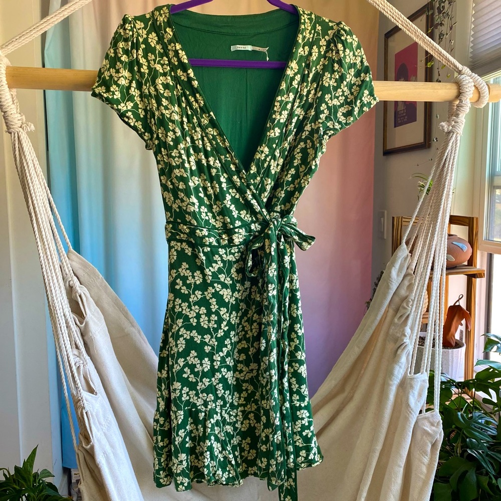 KIMCHI BLUE Urban Outfitters Wrap Dress | SO CUTE Green White Clover Print | M